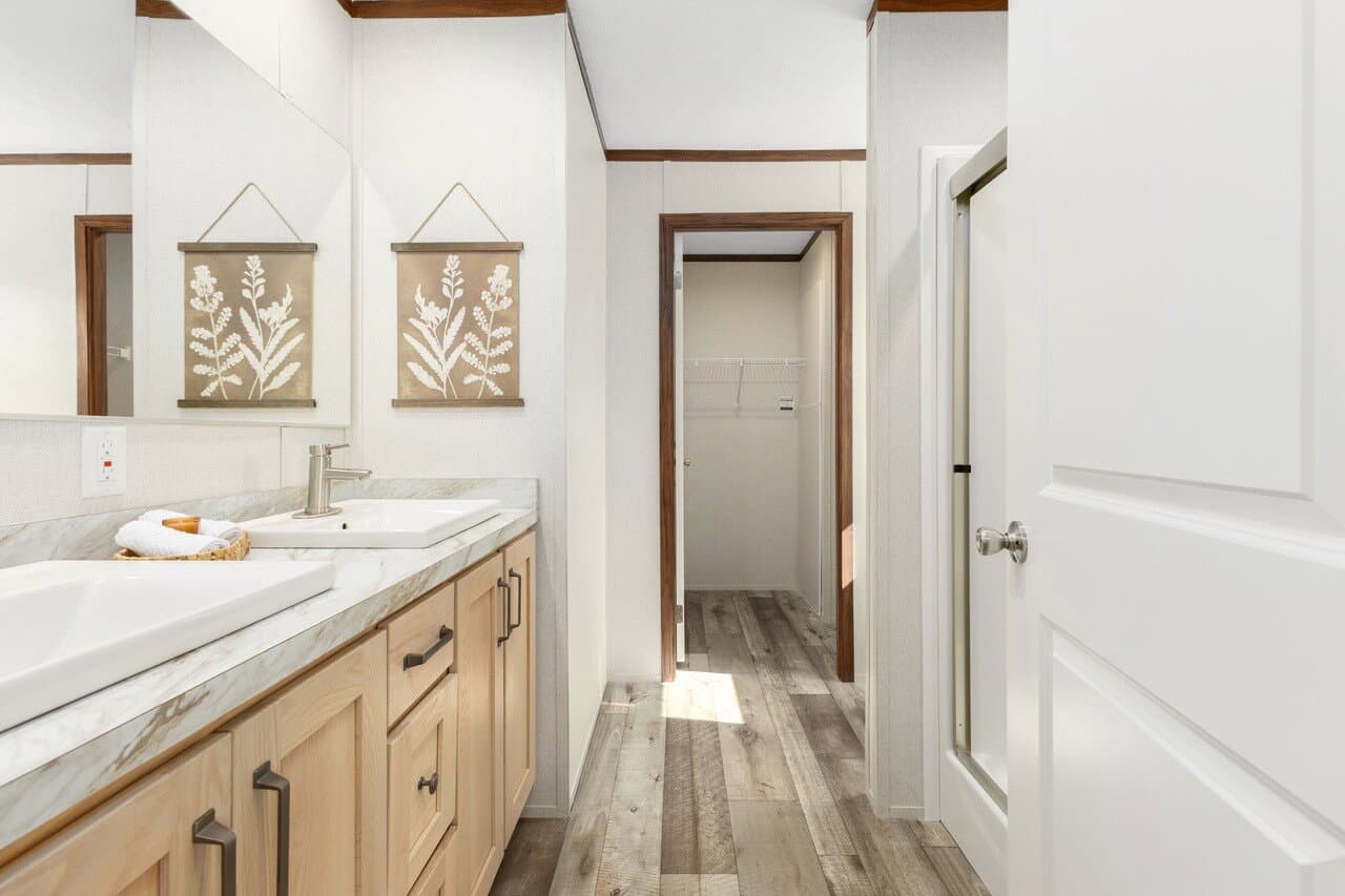 Elite 2 bathroom home features