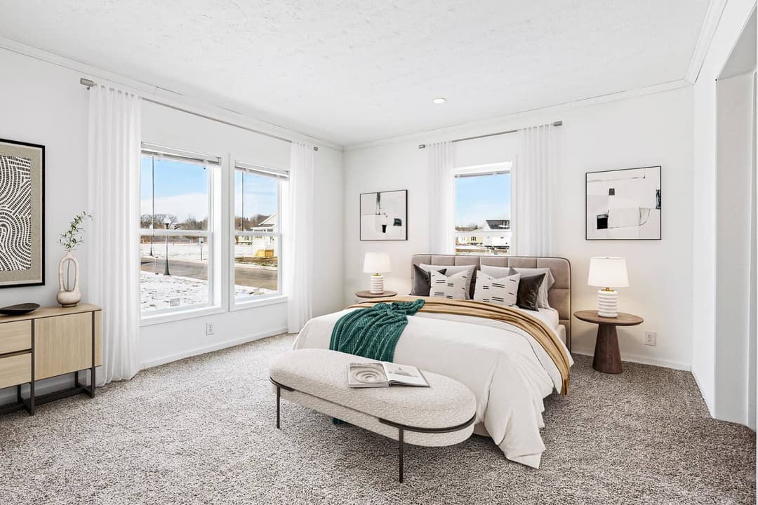 N600 bedroom home features