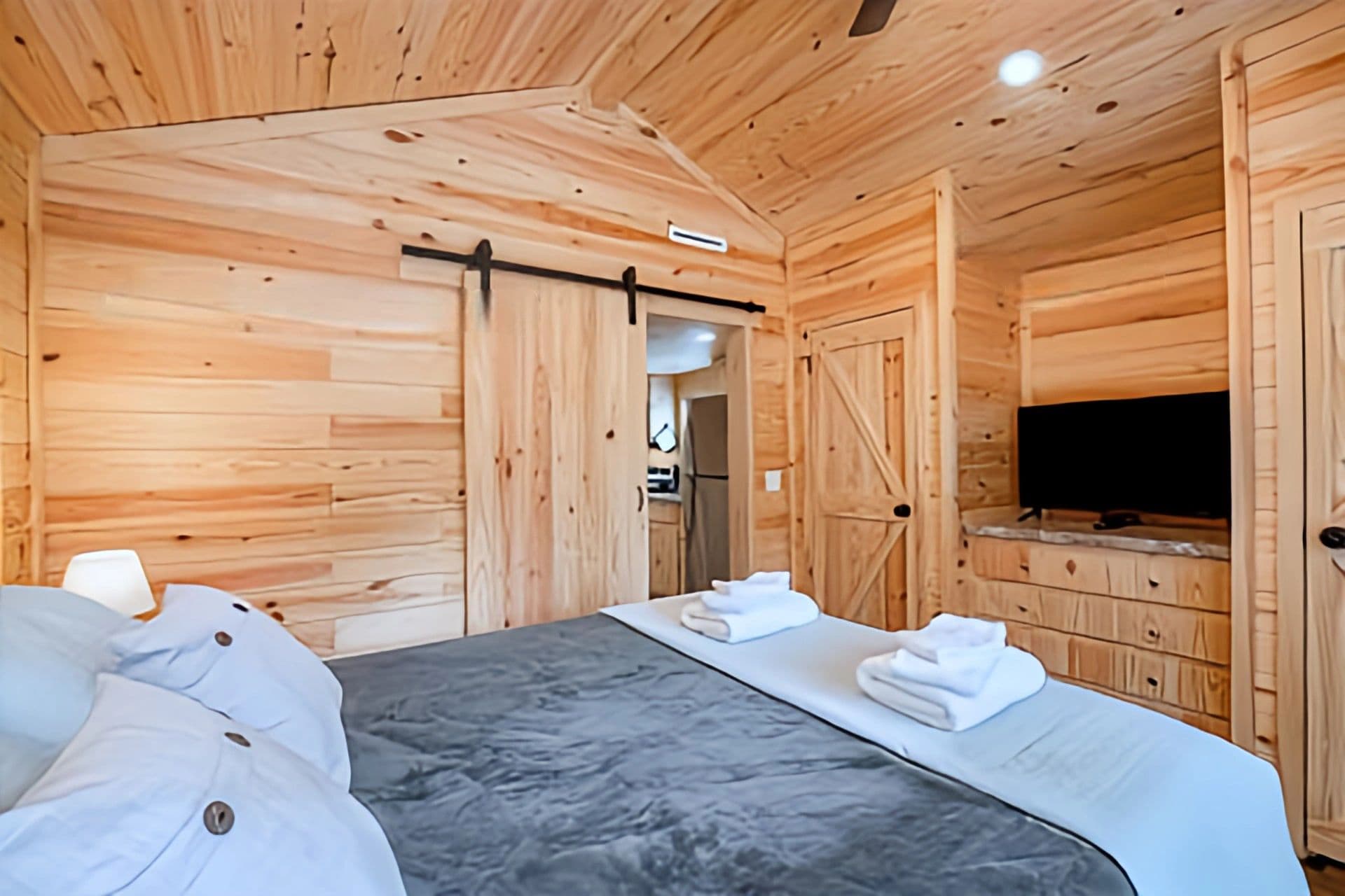 Base camp | 4b 103 bathroom home features