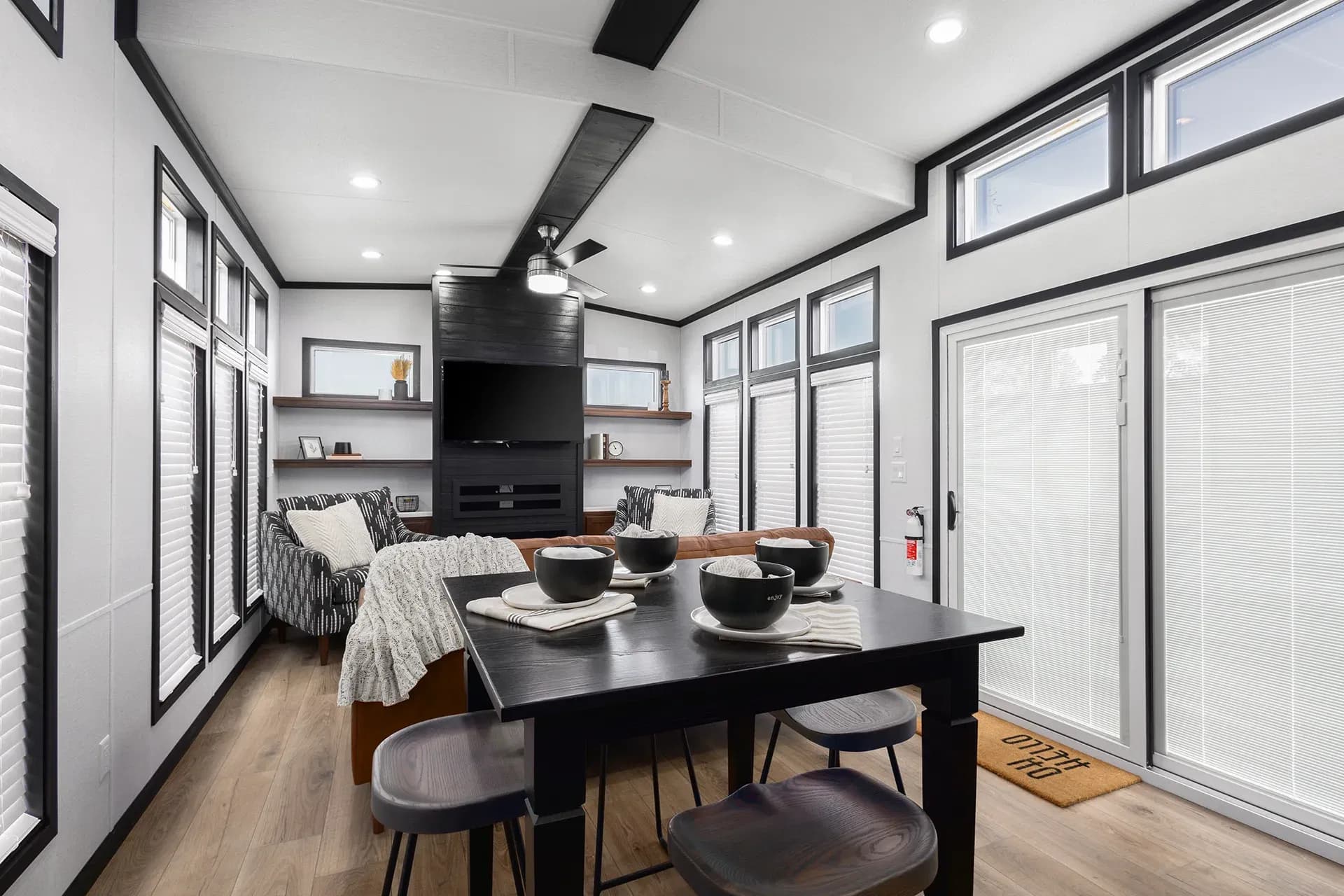 Canadian eldorado 9019 interior home features