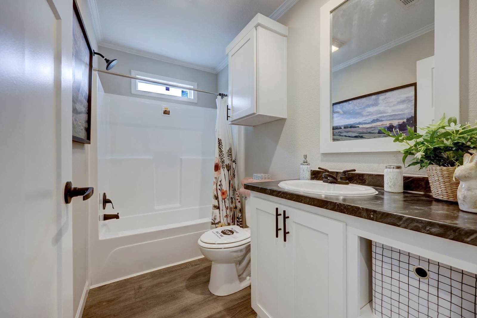 Titan extreme 2864h bathroom home features