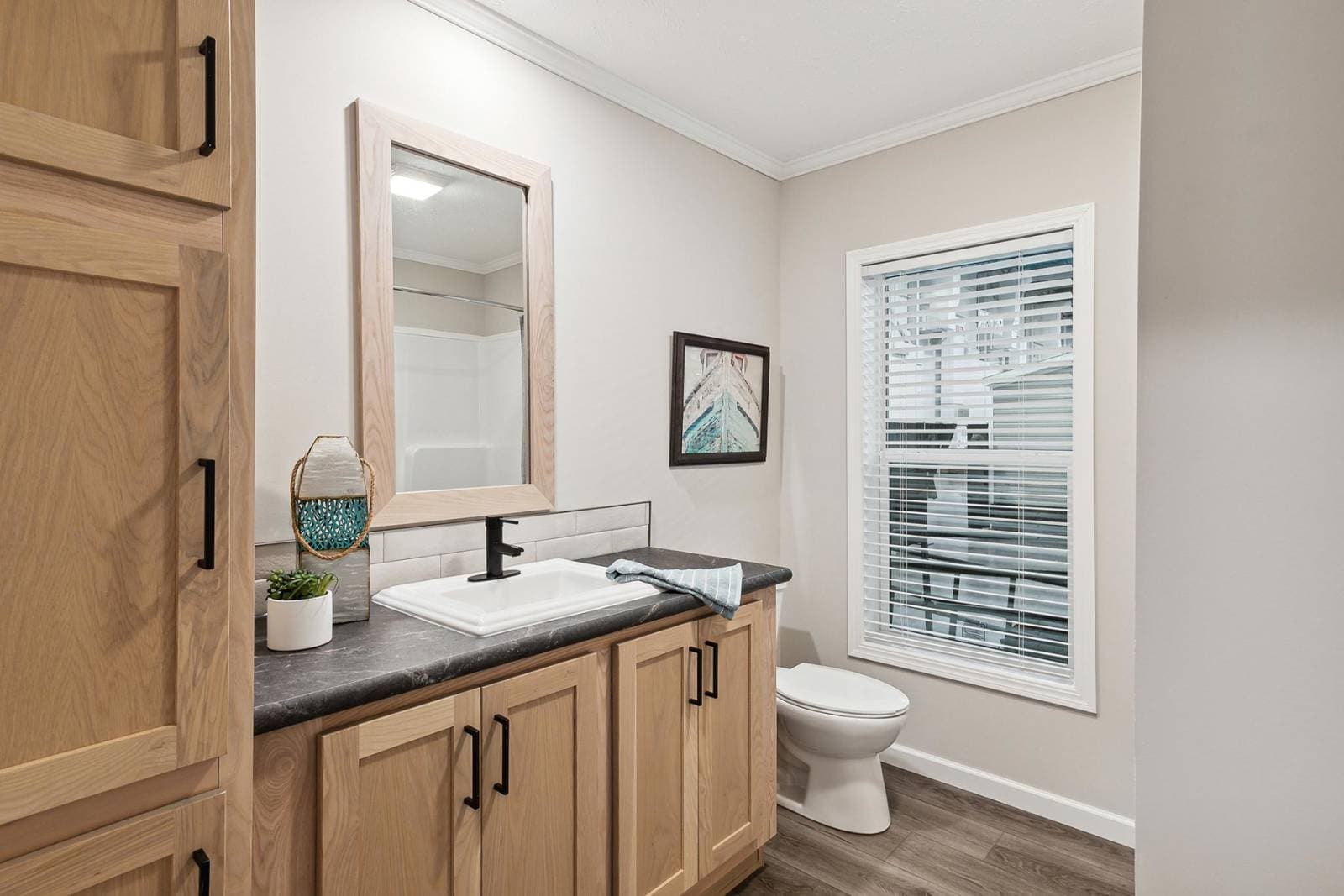 N620 bathroom home features