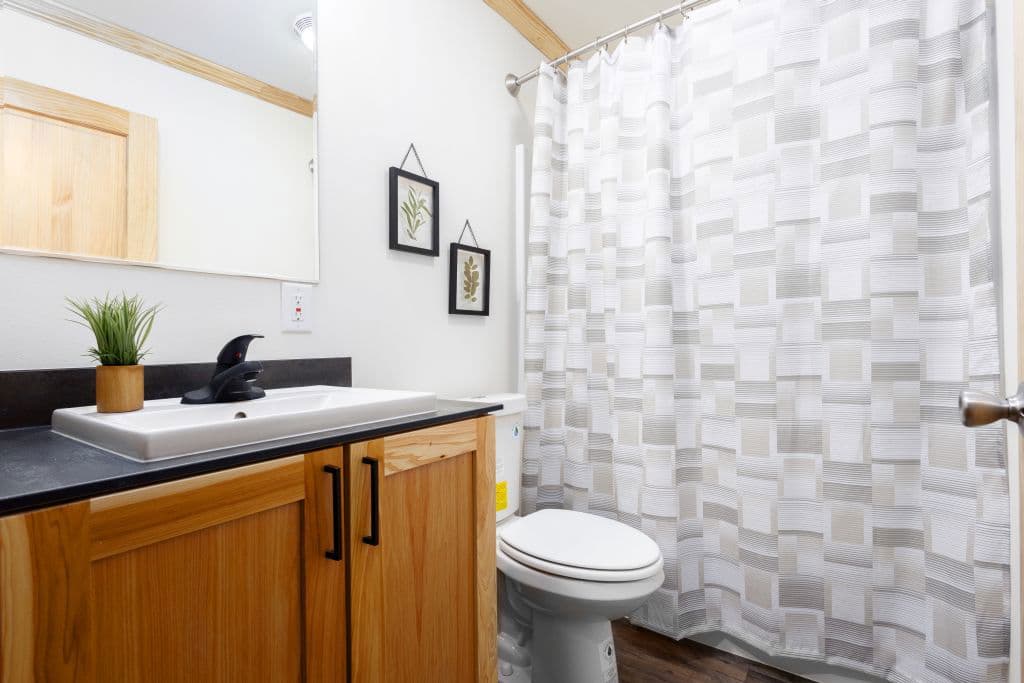 1w1407-v bathroom home features