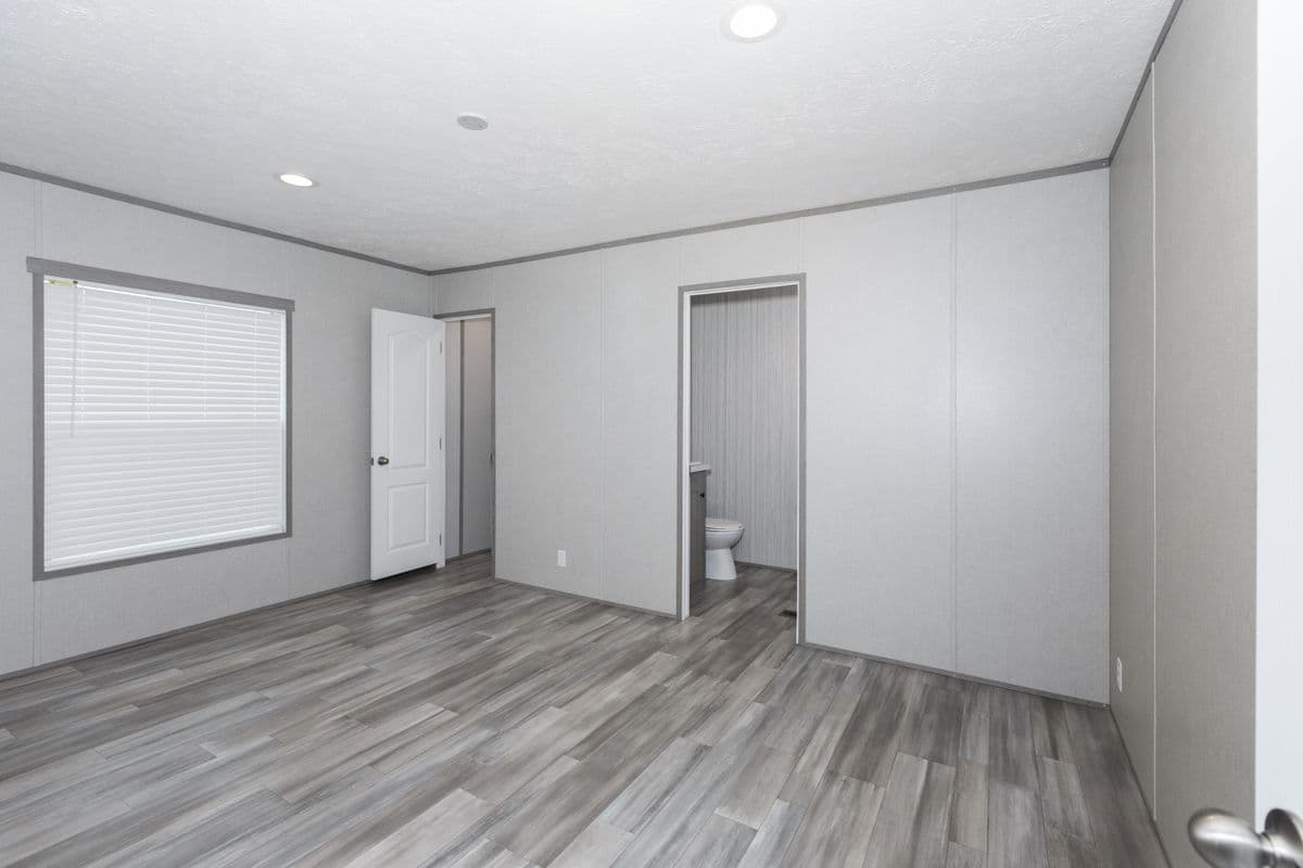 Maynardville classic 56 interior home features