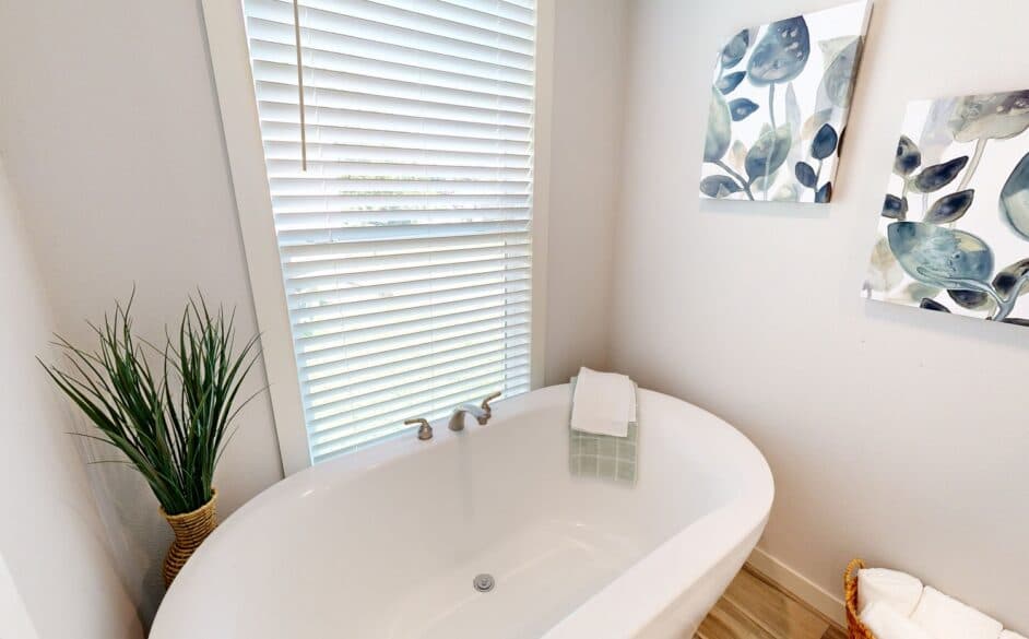 Emerald r48f bathroom home features