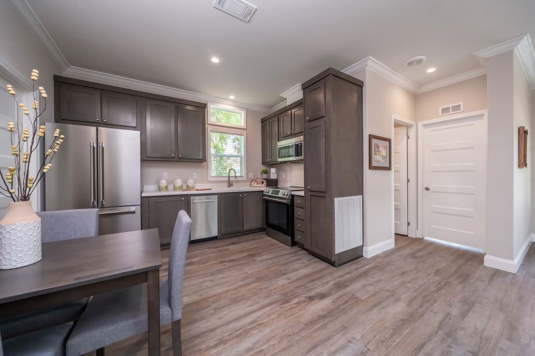 The chariot 24442a kitchen home features