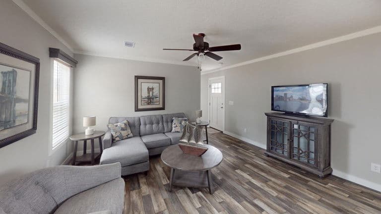 Swagger 16763a interior home features