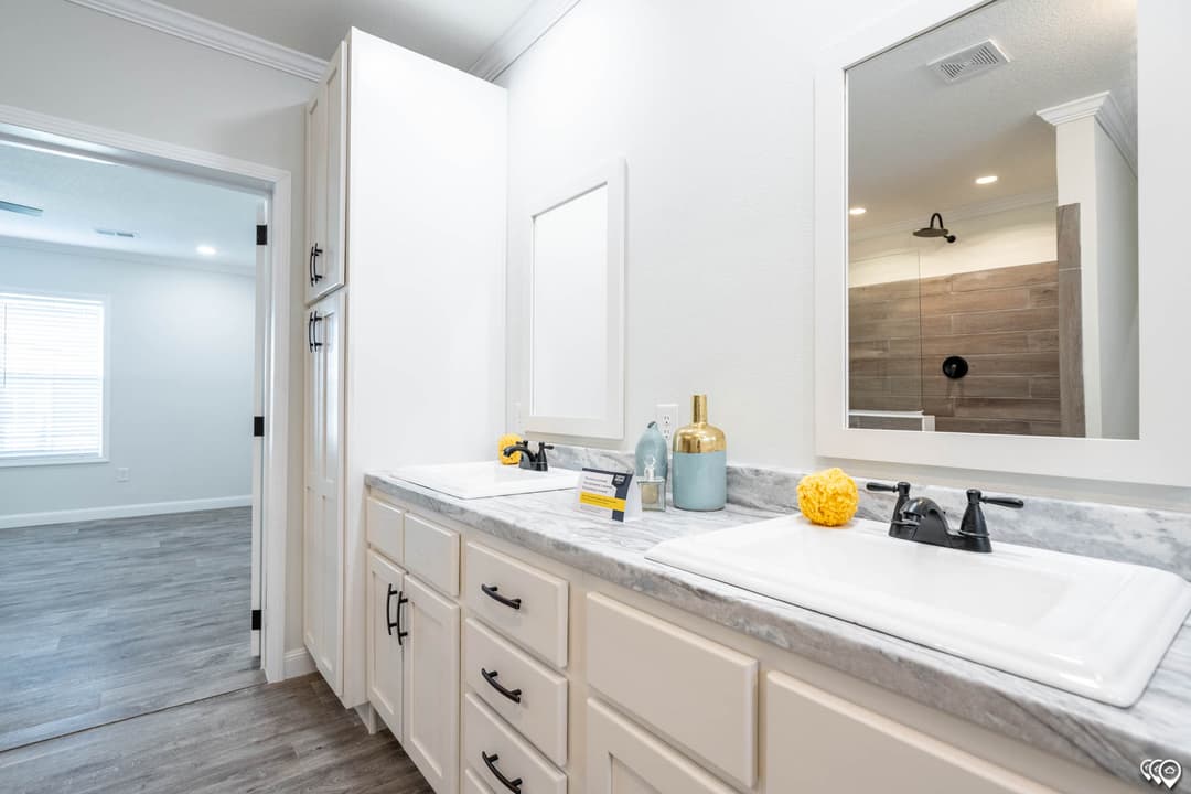 Pri3270-2060 bathroom home features