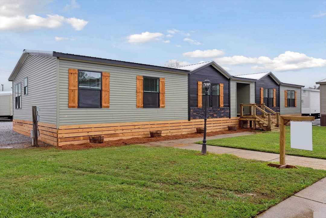 Helicon 3 elevation and exterior home features