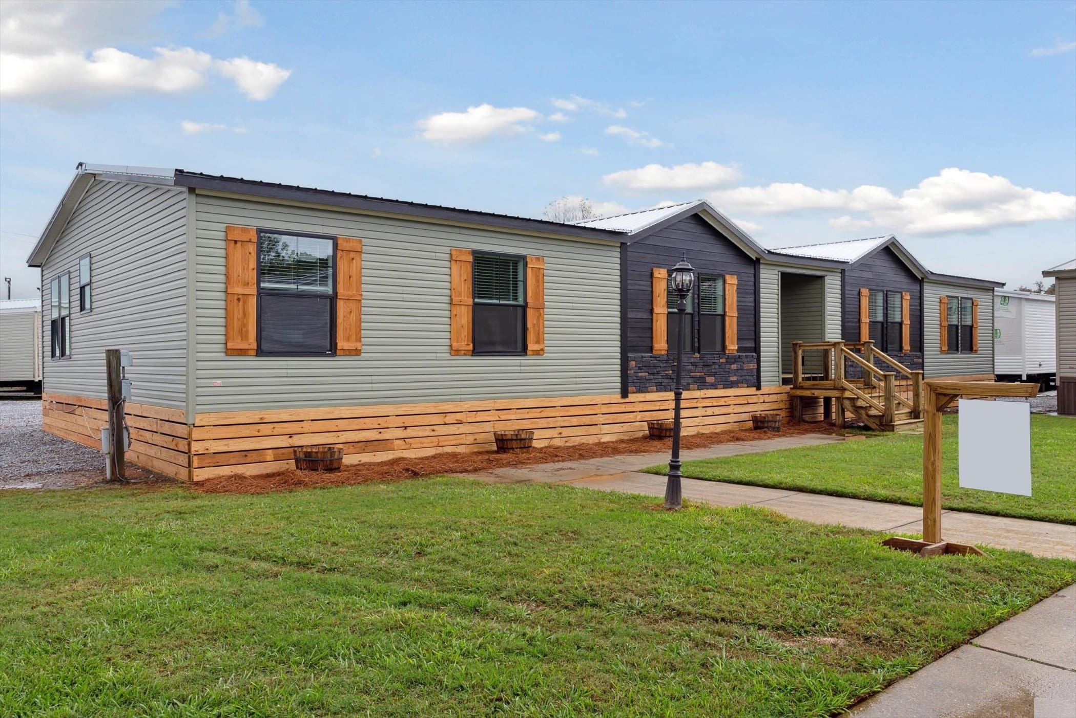 Helicon 3 elevation and exterior home features