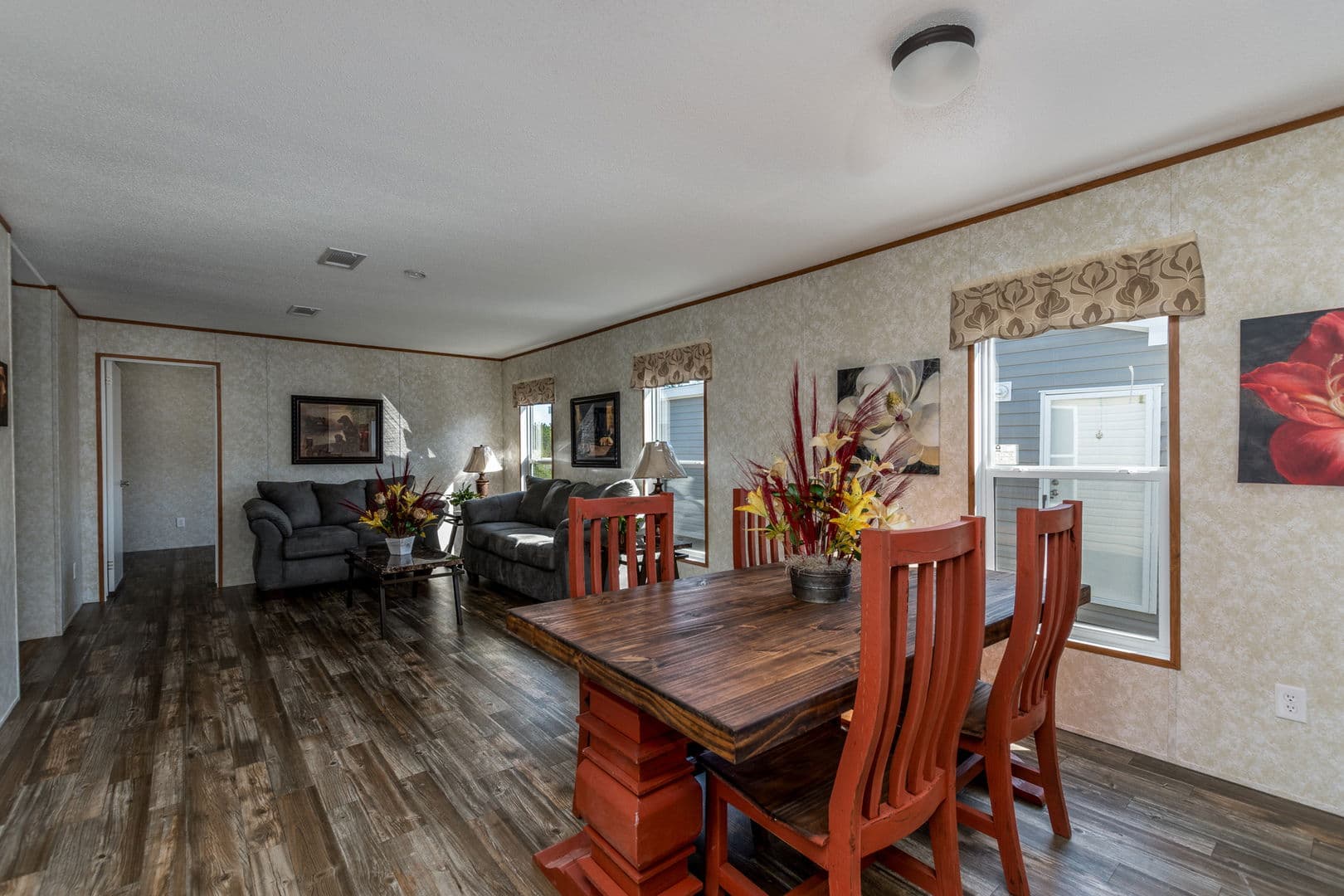 Sonic interior home features