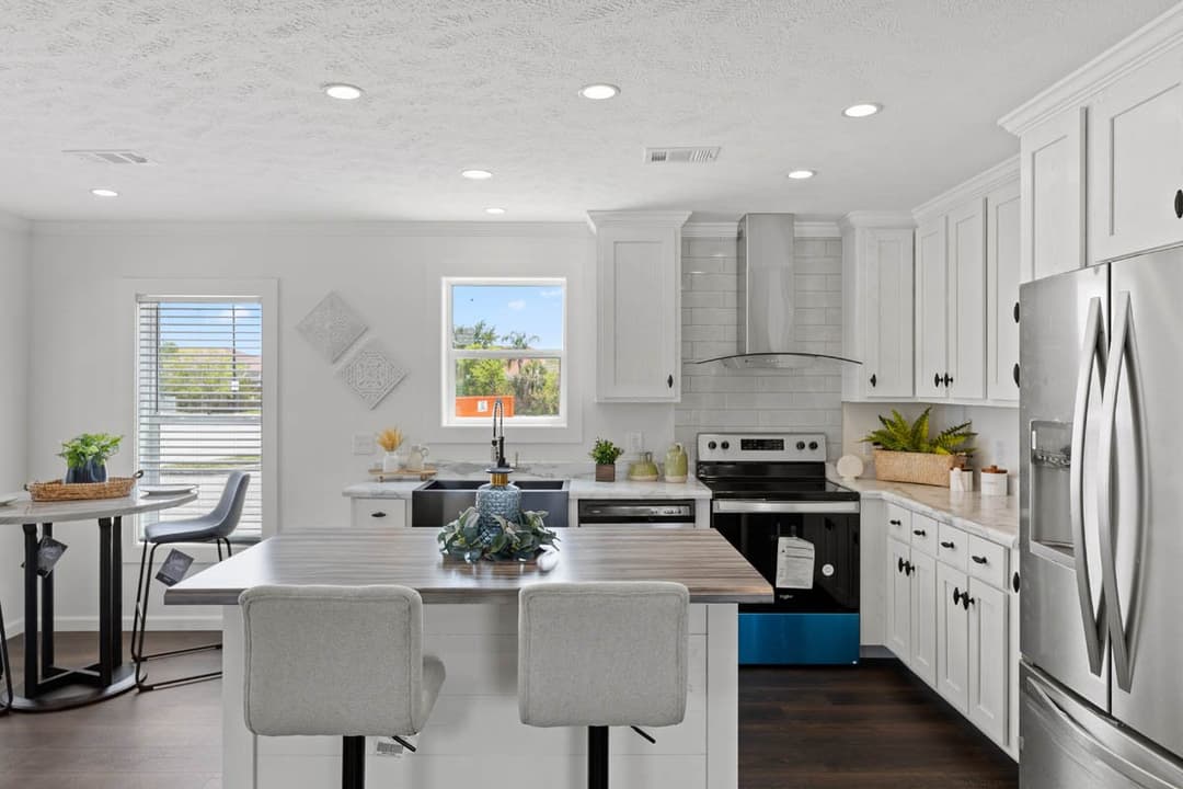 Venice kitchen home features