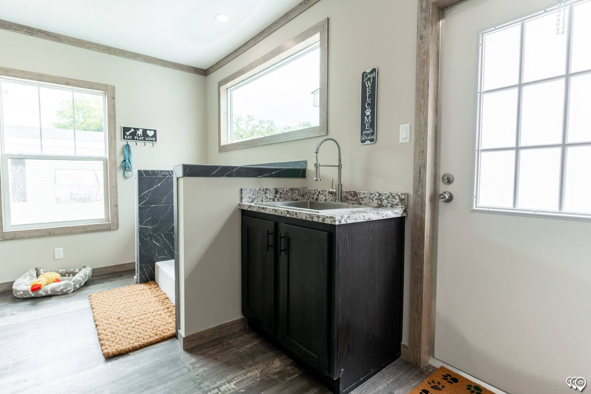 The shoal creek interior home features