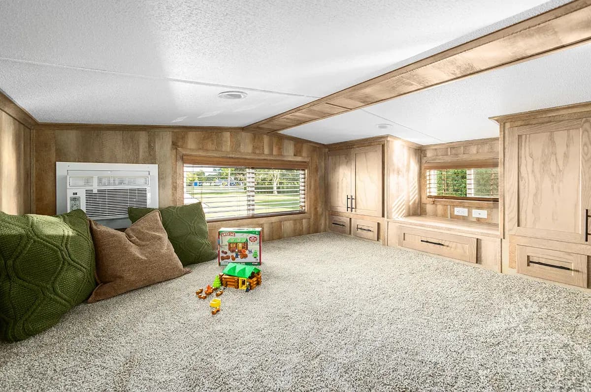 Lakeside 8043k bedroom home features