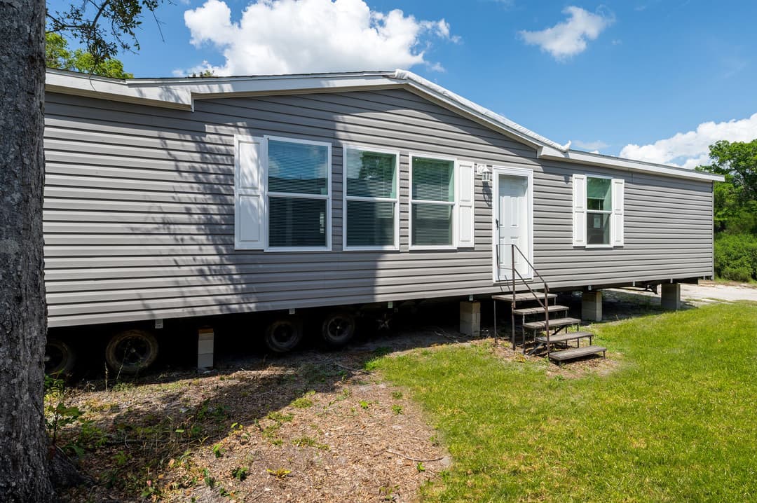 Marco 60 exterior home features