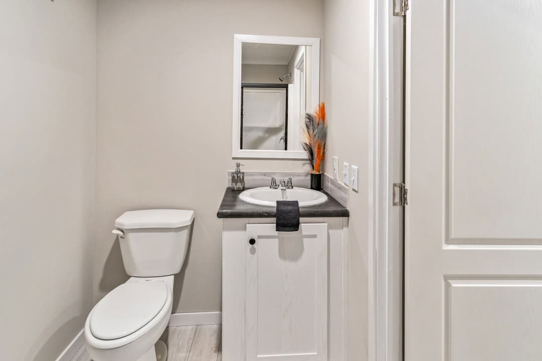 Urban 16462u bathroom home features