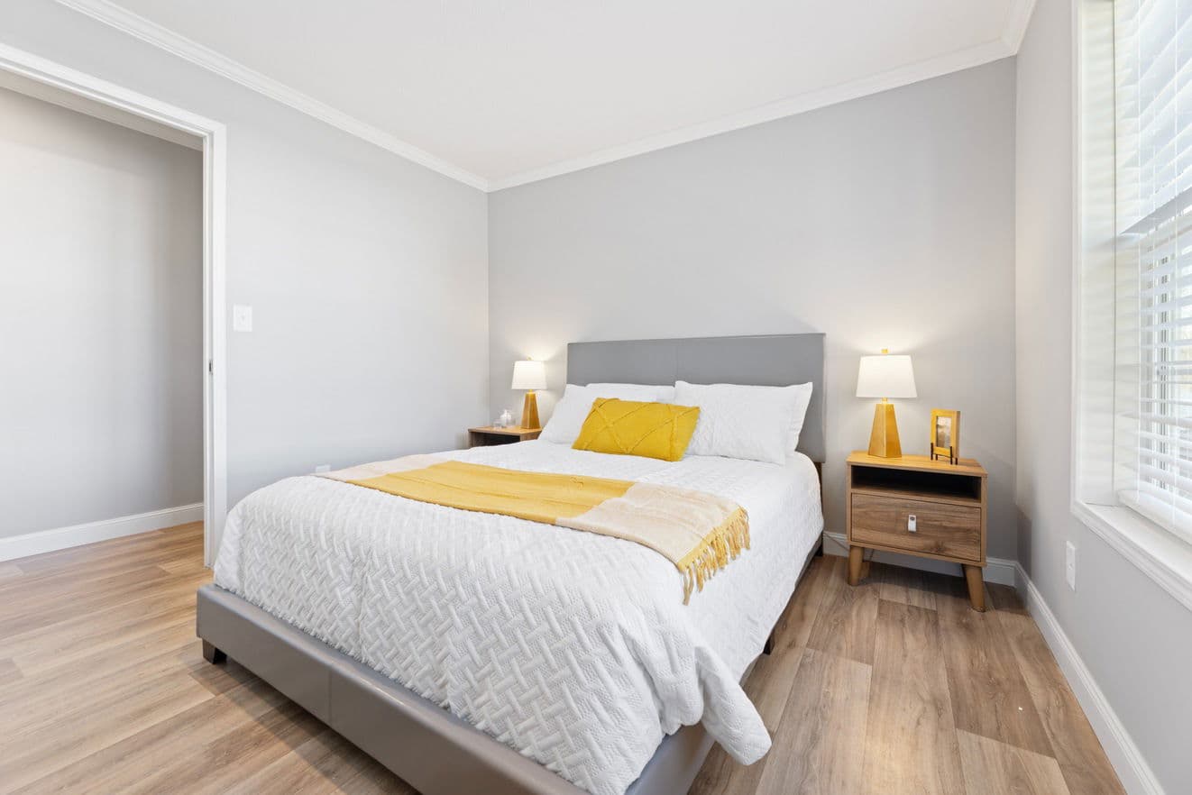 Roanoke duplex bedroom home features