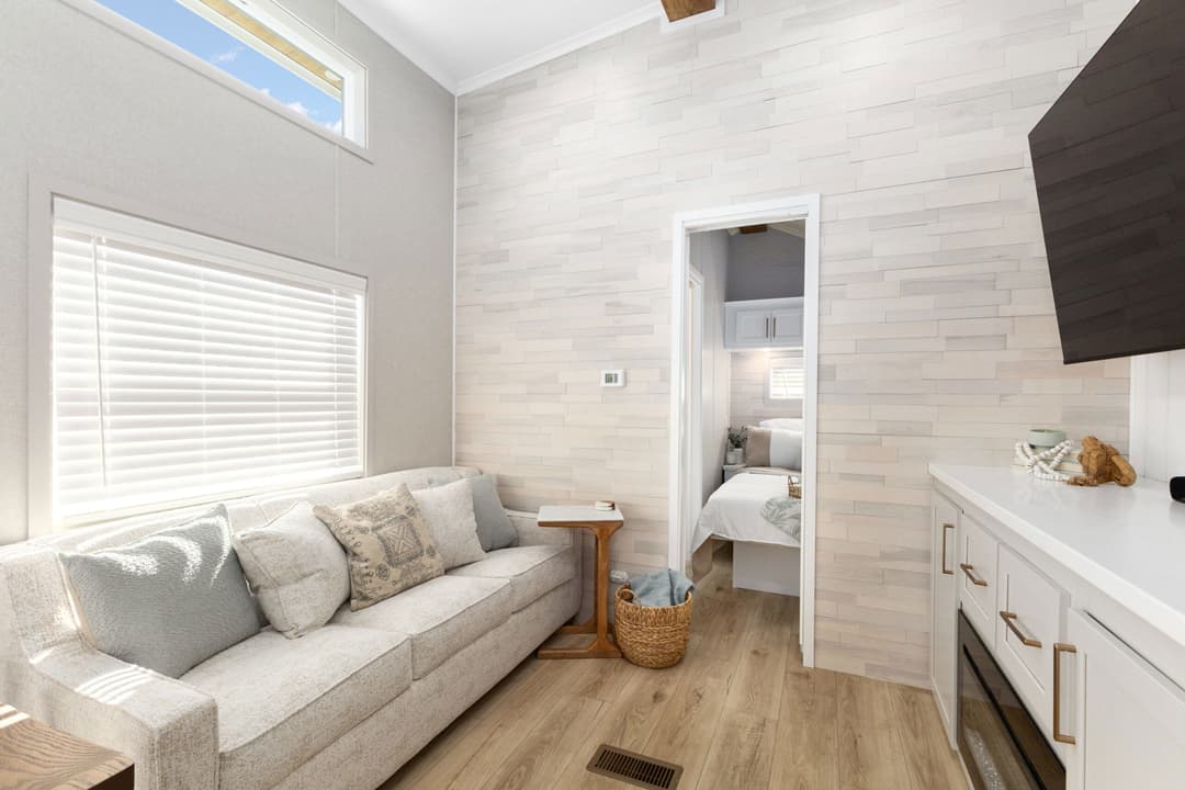 Eldorado 9092 interior home features