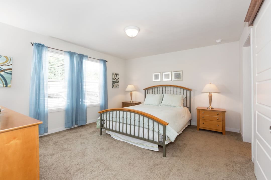 Elm st bedroom home features