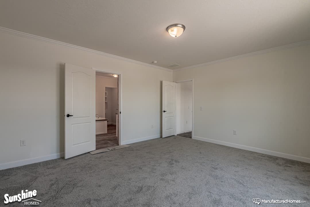 Pri3280-2049 bedroom home features