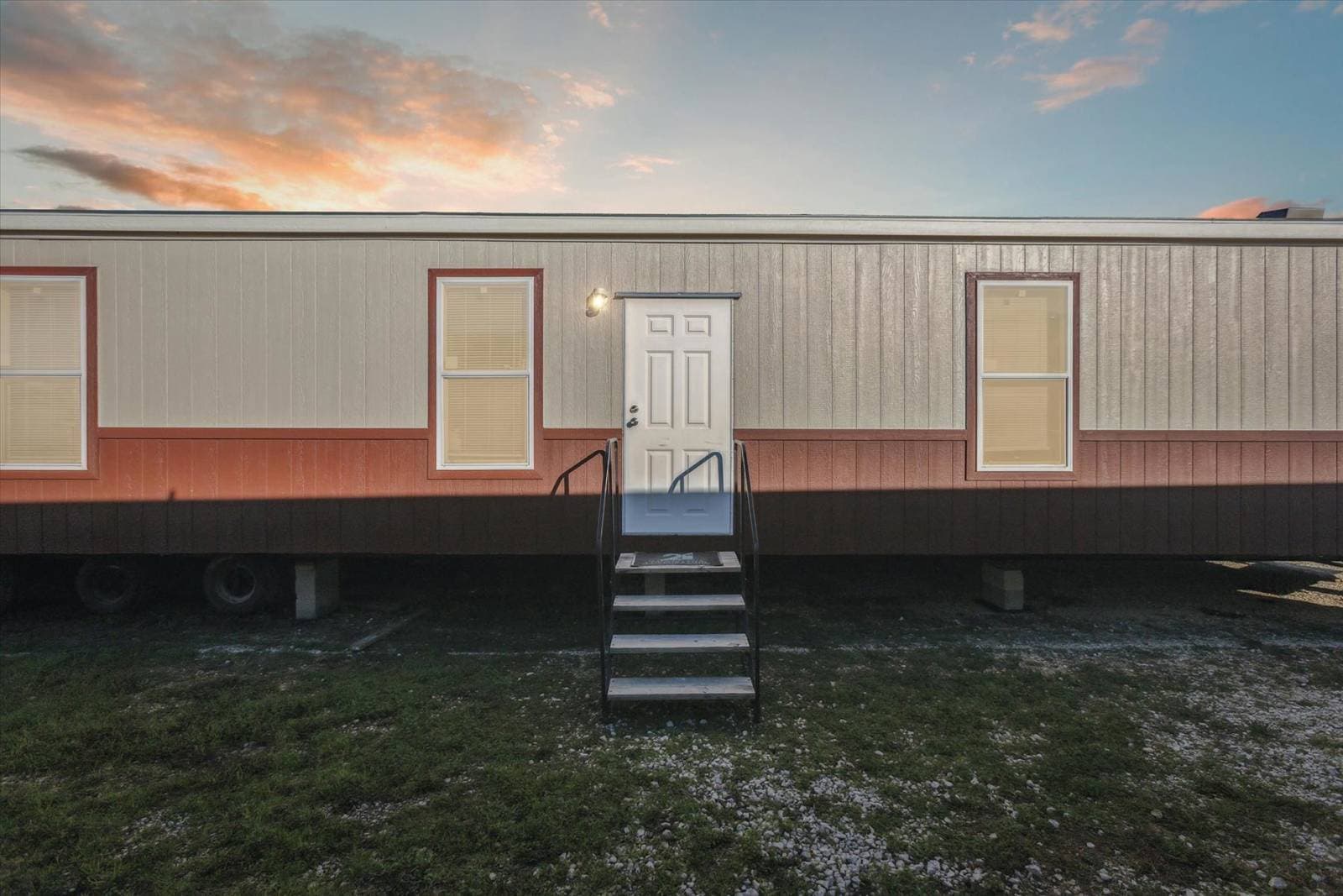 Rm1676c exterior home features