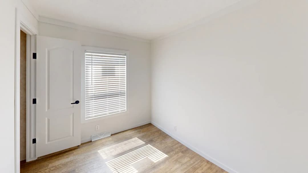 6481ls (standard) bedroom home features