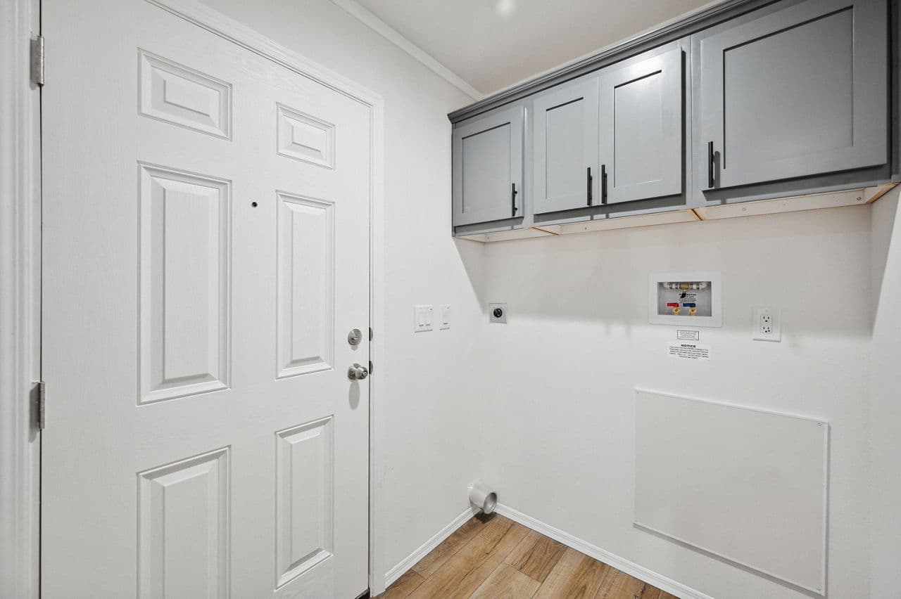 Millcreek 4400-6 interior home features