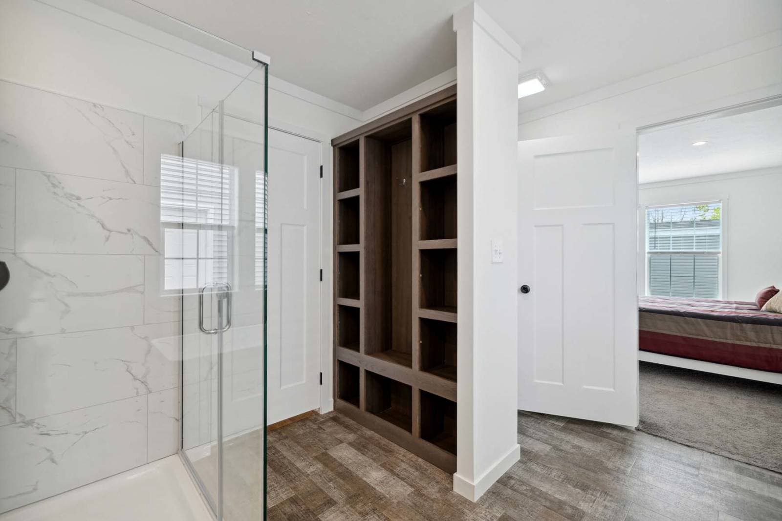 Elevate 60 bathroom home features