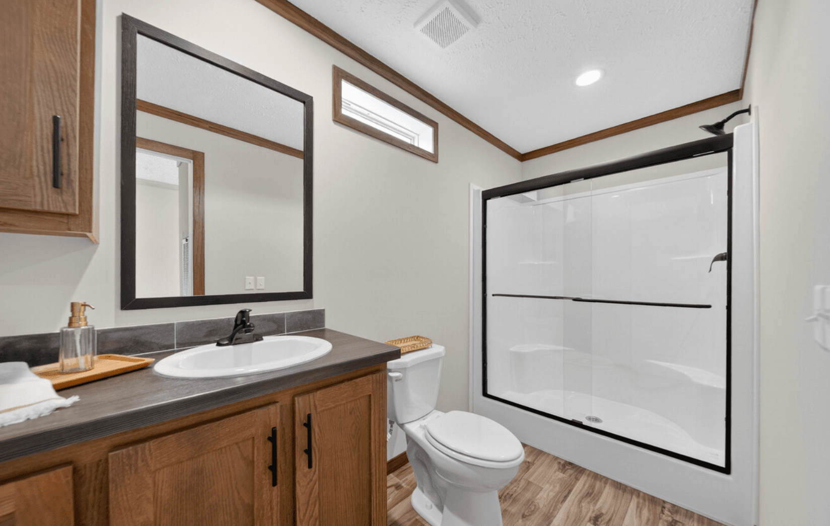 Kodiak 28724x bathroom home features