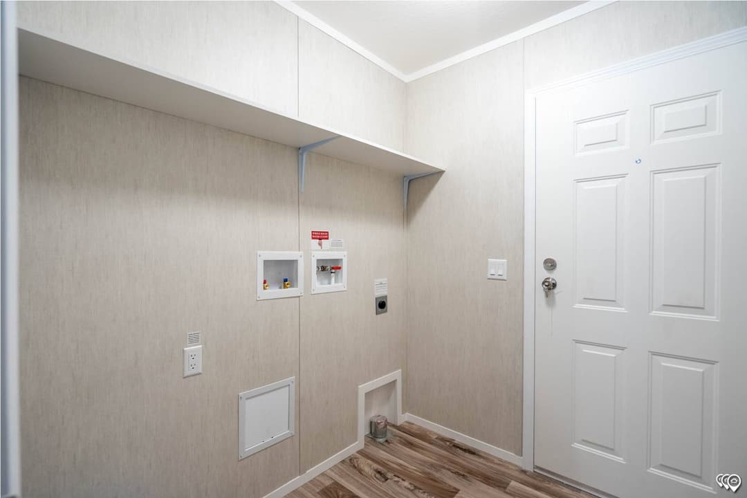 Arc1680-8018 interior home features