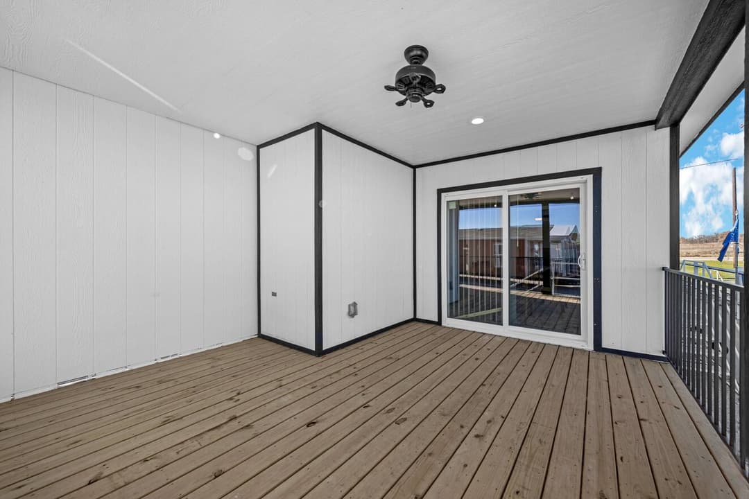 Sapphire 28663a interior home features