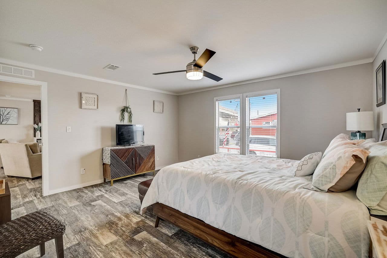 The desire bedroom home features