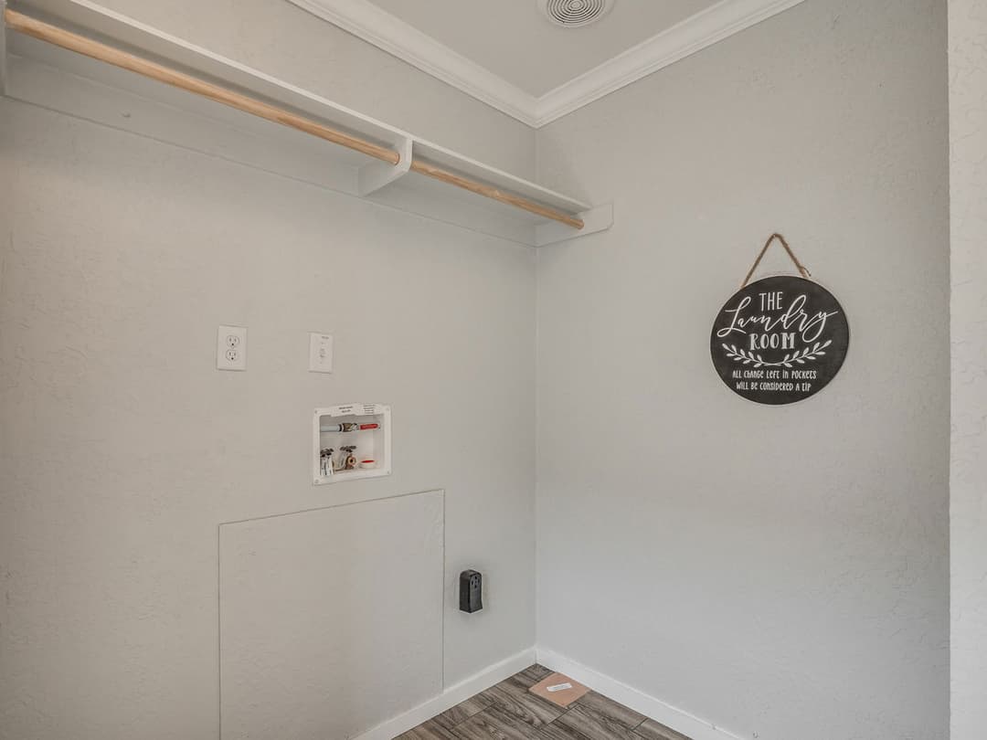 Emerald 28483a bedroom home features