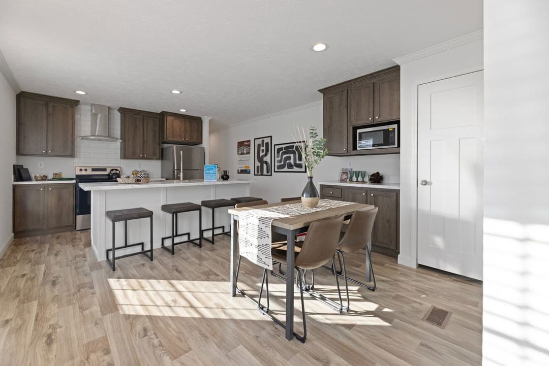 The sugar run duplex interior and kitchen home features