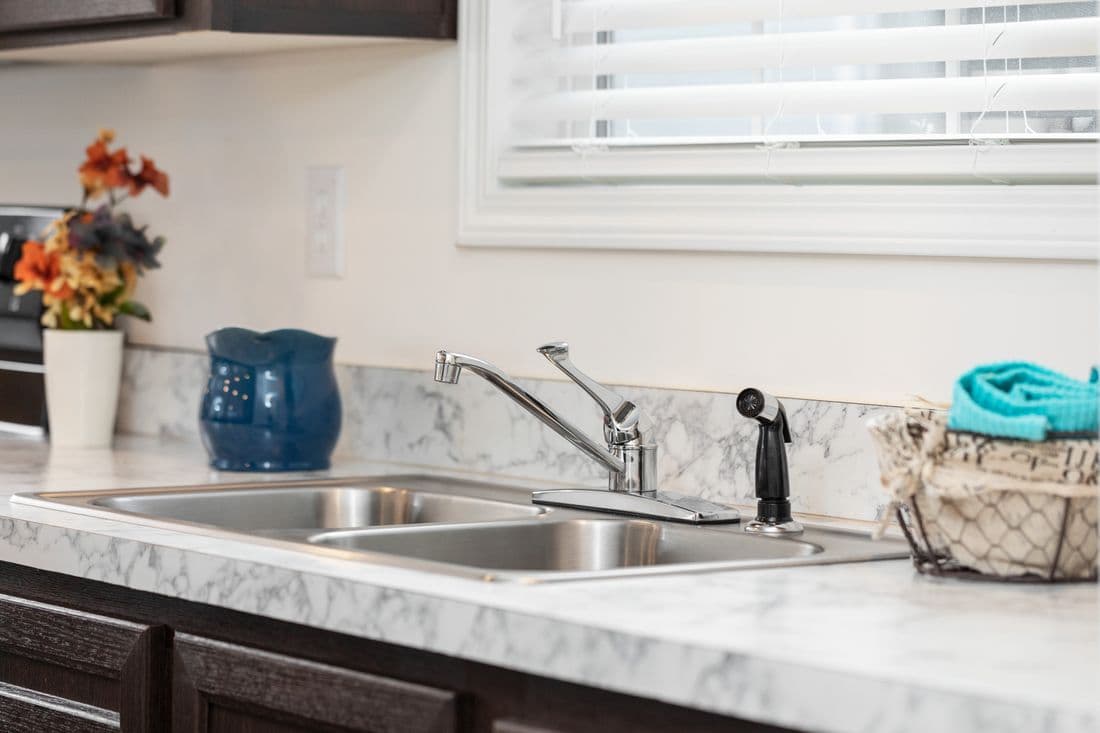 1321 classic kitchen home features