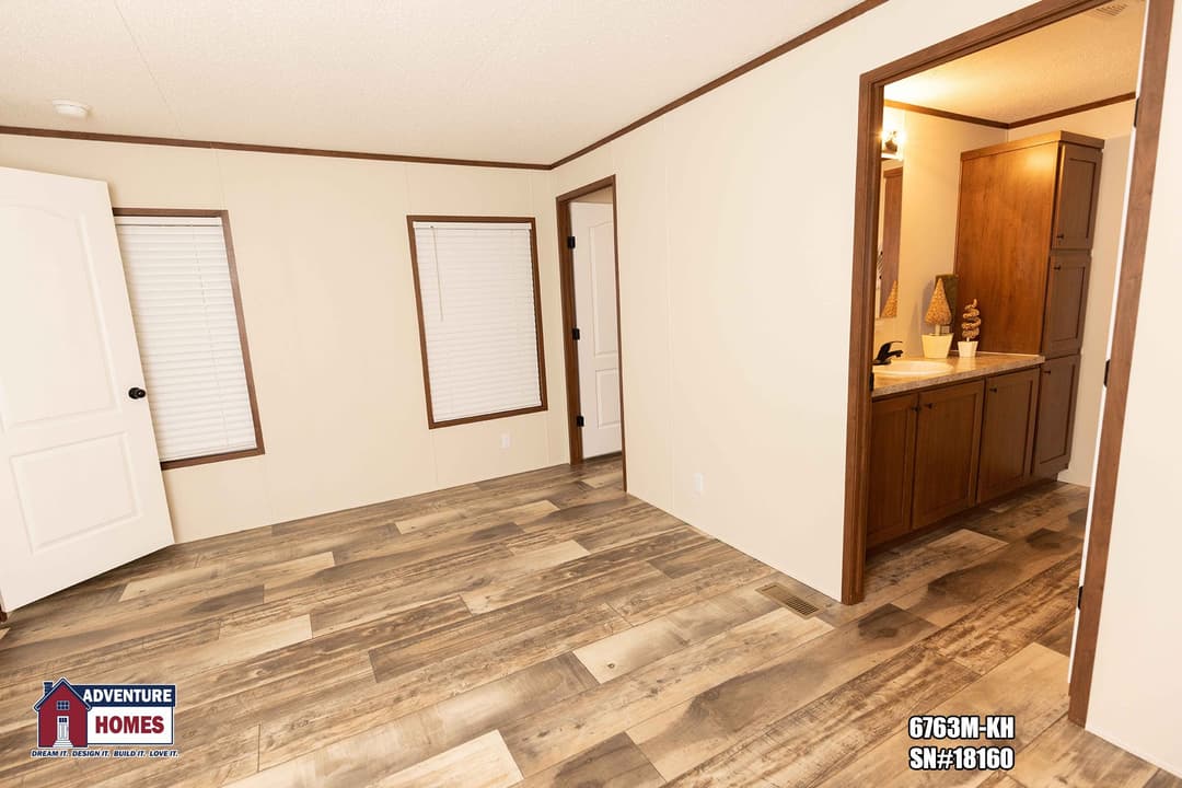 6763m-kh bedroom home features