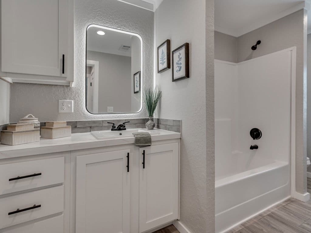 28603n bathroom home features