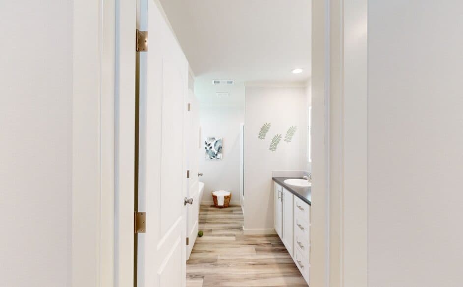 Emerald r48f bathroom home features