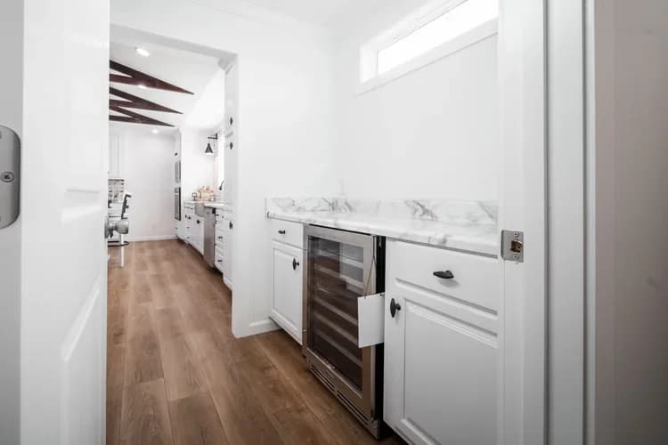 Wilson bend interior home features