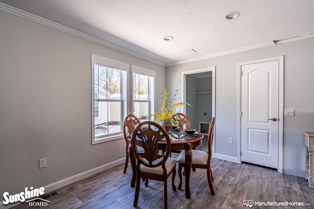 Pri3252-2001 v2 interior home features