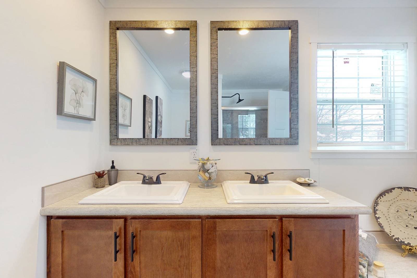 East point - intrigue bathroom home features