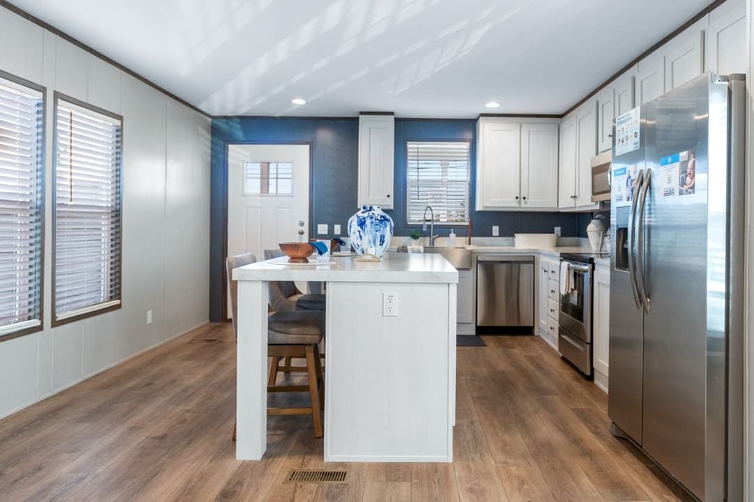 Retreat living 16682a kitchen home features