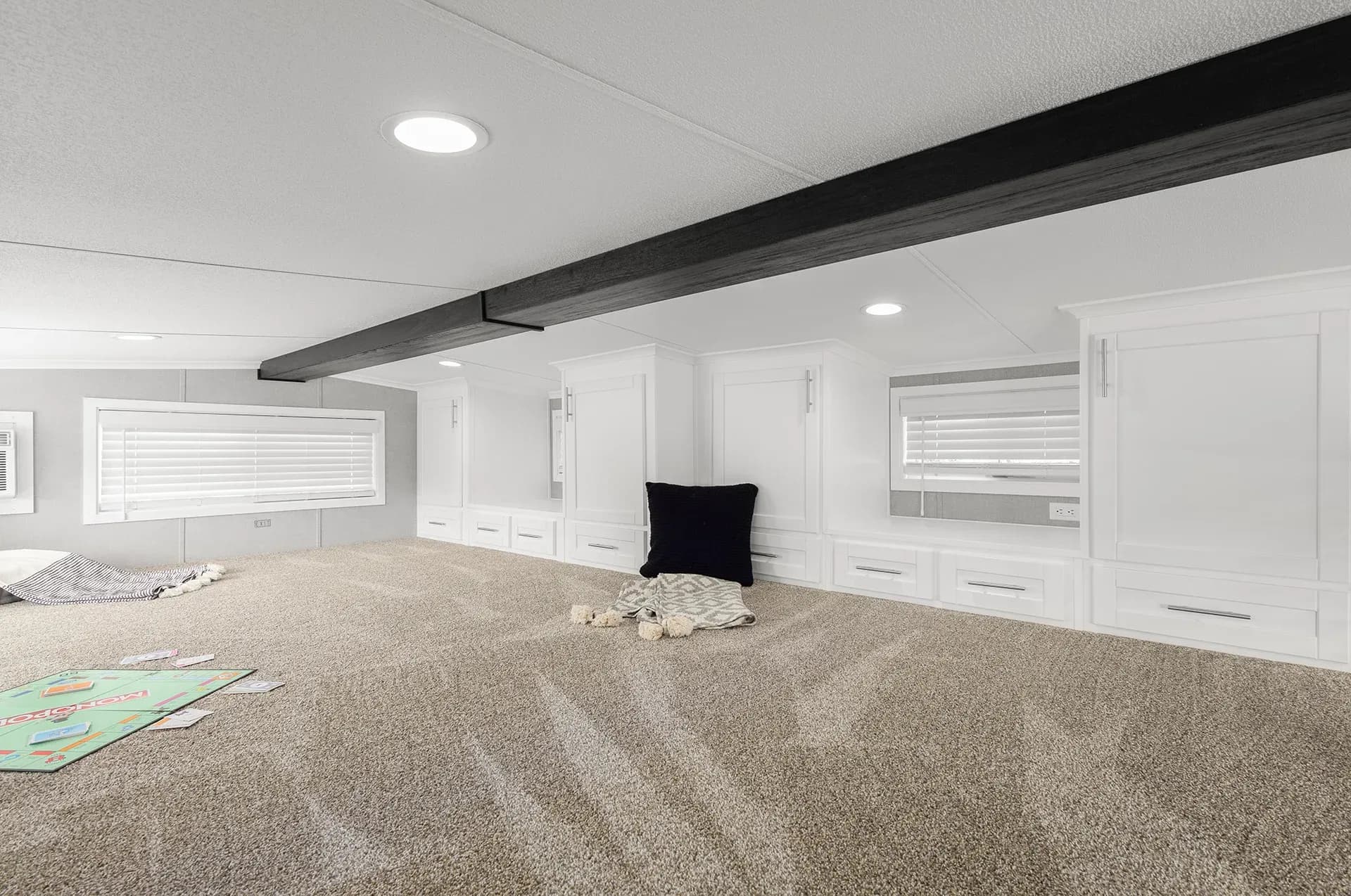 Eldorado 9043 interior home features