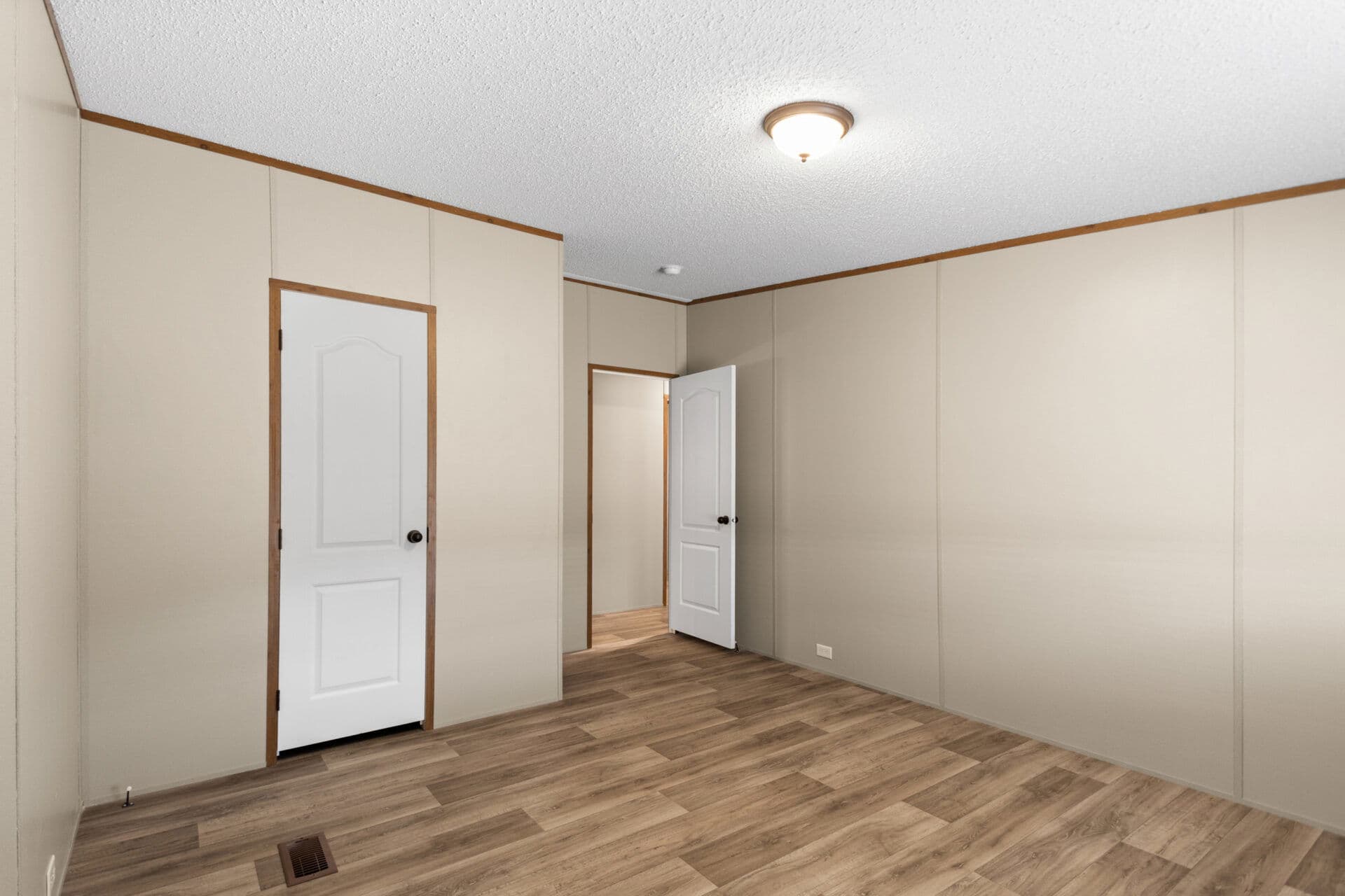 Heritage h-3260-32a bedroom home features