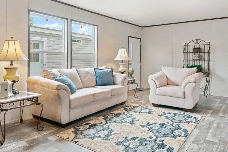 Pinnacle interior home features