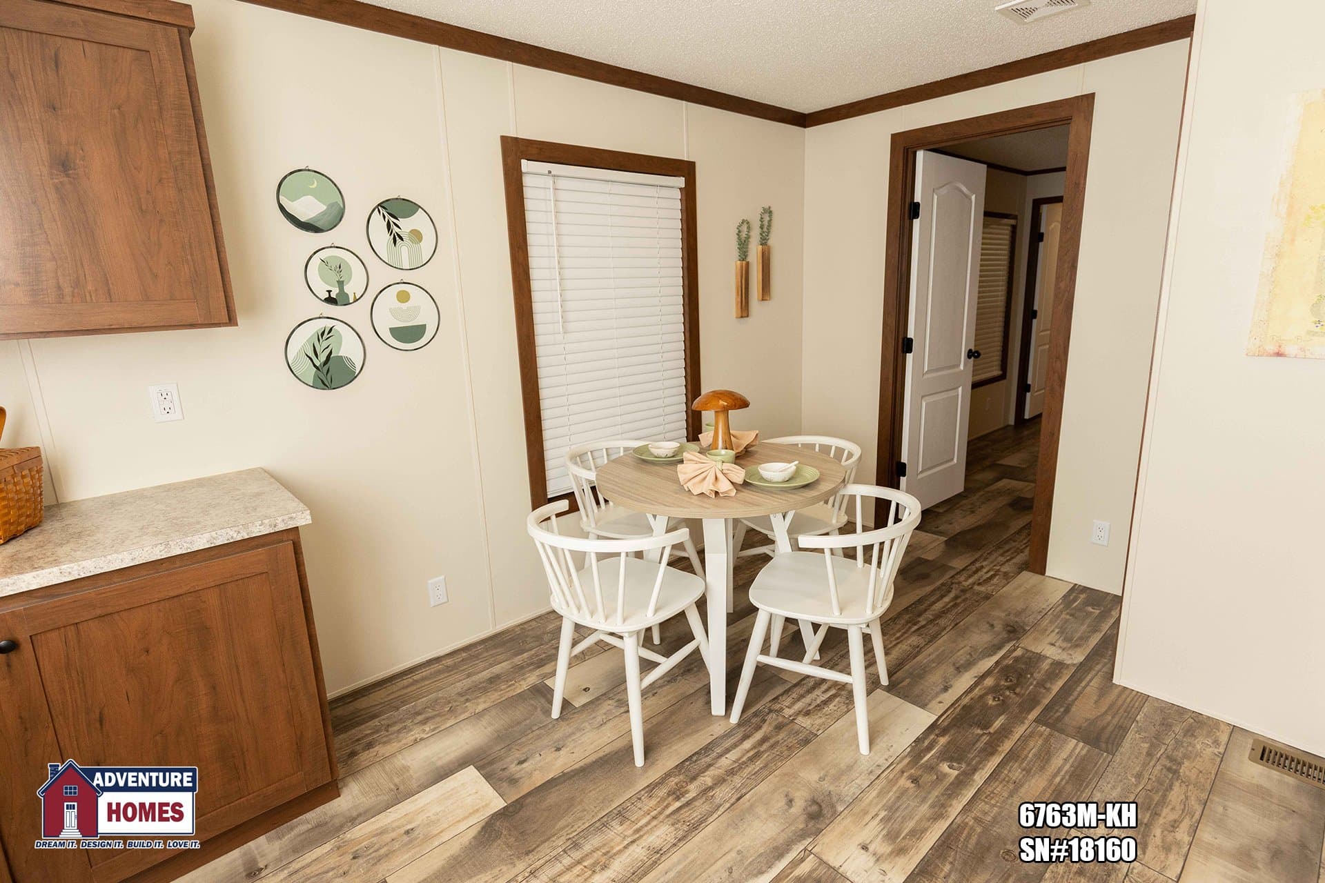 6763m-kh interior home features