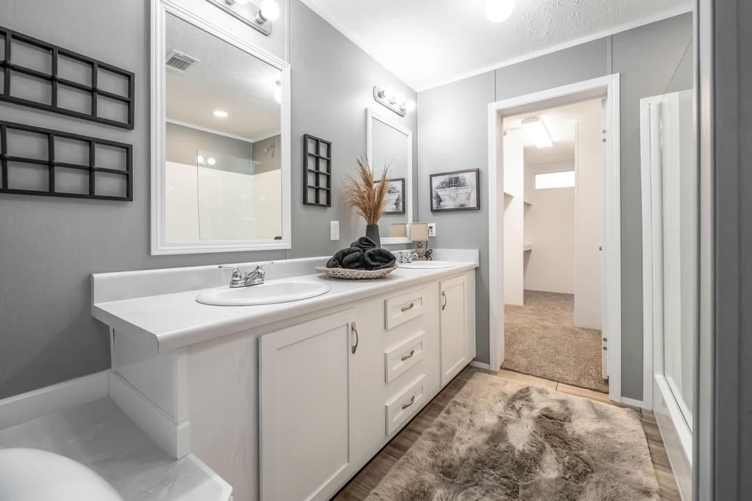 Md-50 bathroom home features