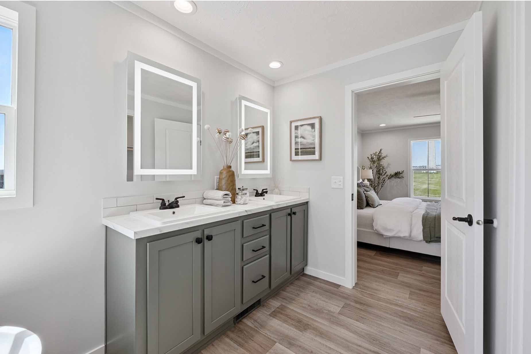 Axis 32563n bathroom home features