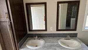 Legend 3276502 bathroom home features
