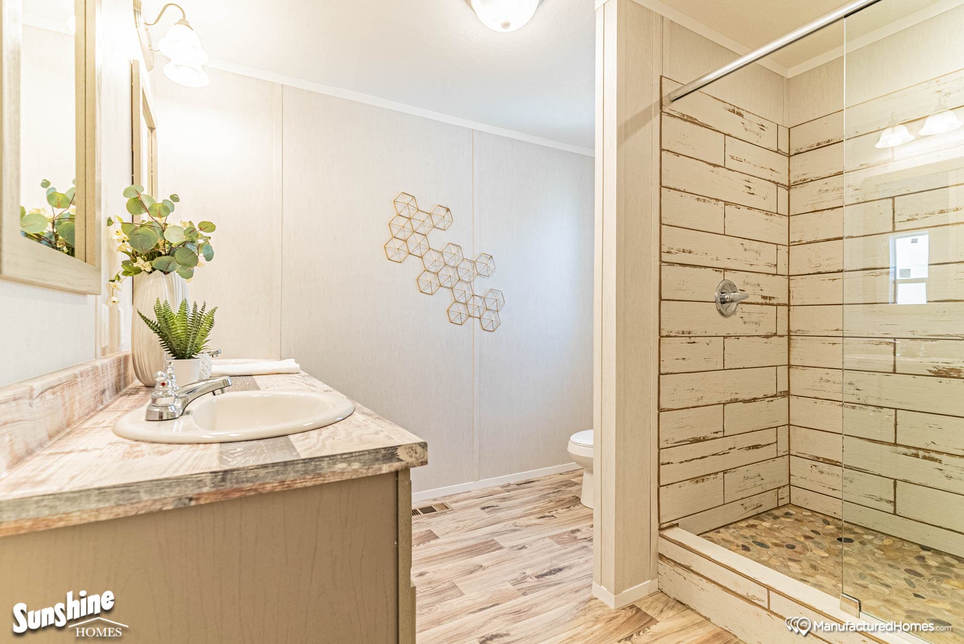 Arc1680-8004 bathroom home features